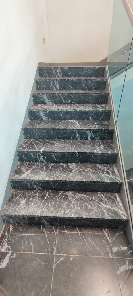 Trepte Din Marmura Neagra