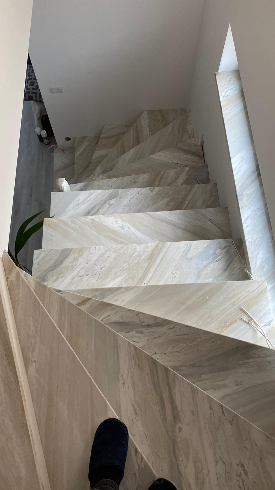 Trepte Marmura Alb Crem