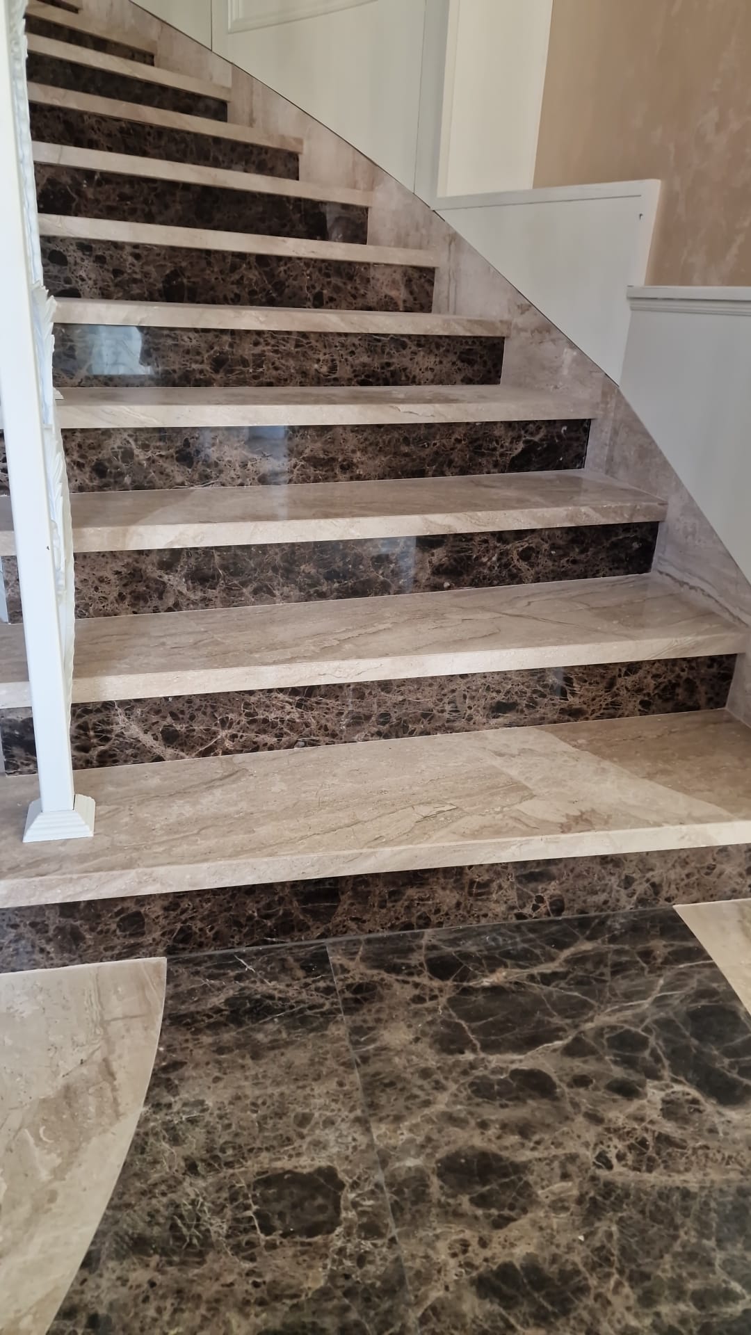 Trepte Marmura Breccia