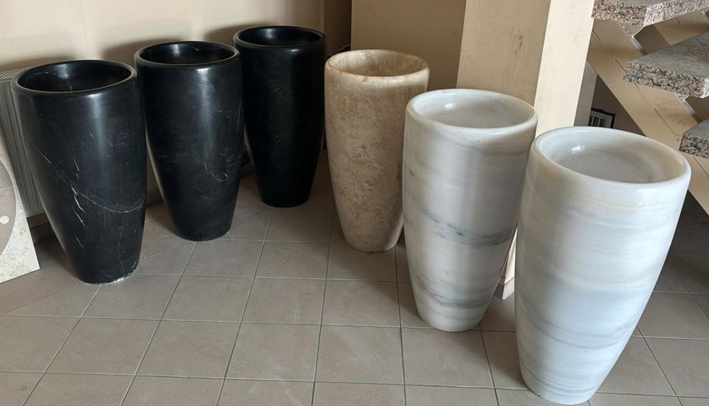 Chiuvera Freestanding Din Marmura