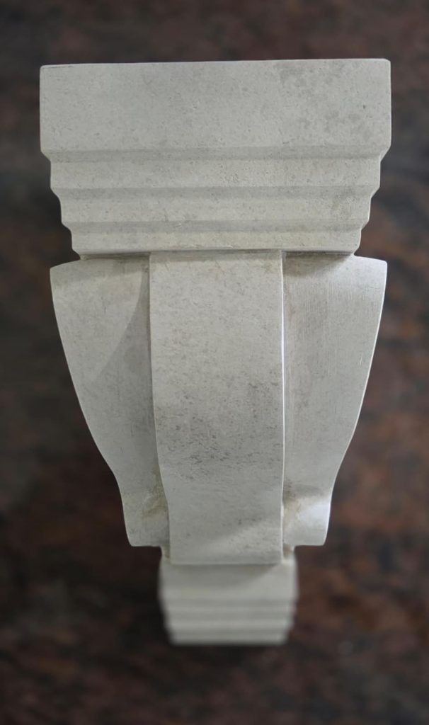 Capitel clasic din piatră