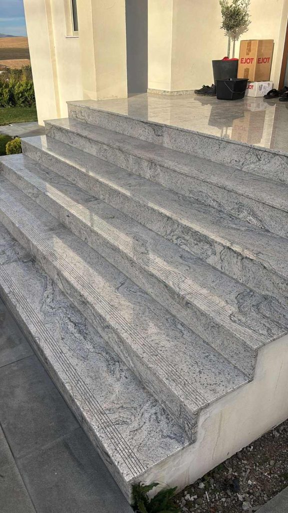 șanțuri antiderapante trepte piatră naturala granit