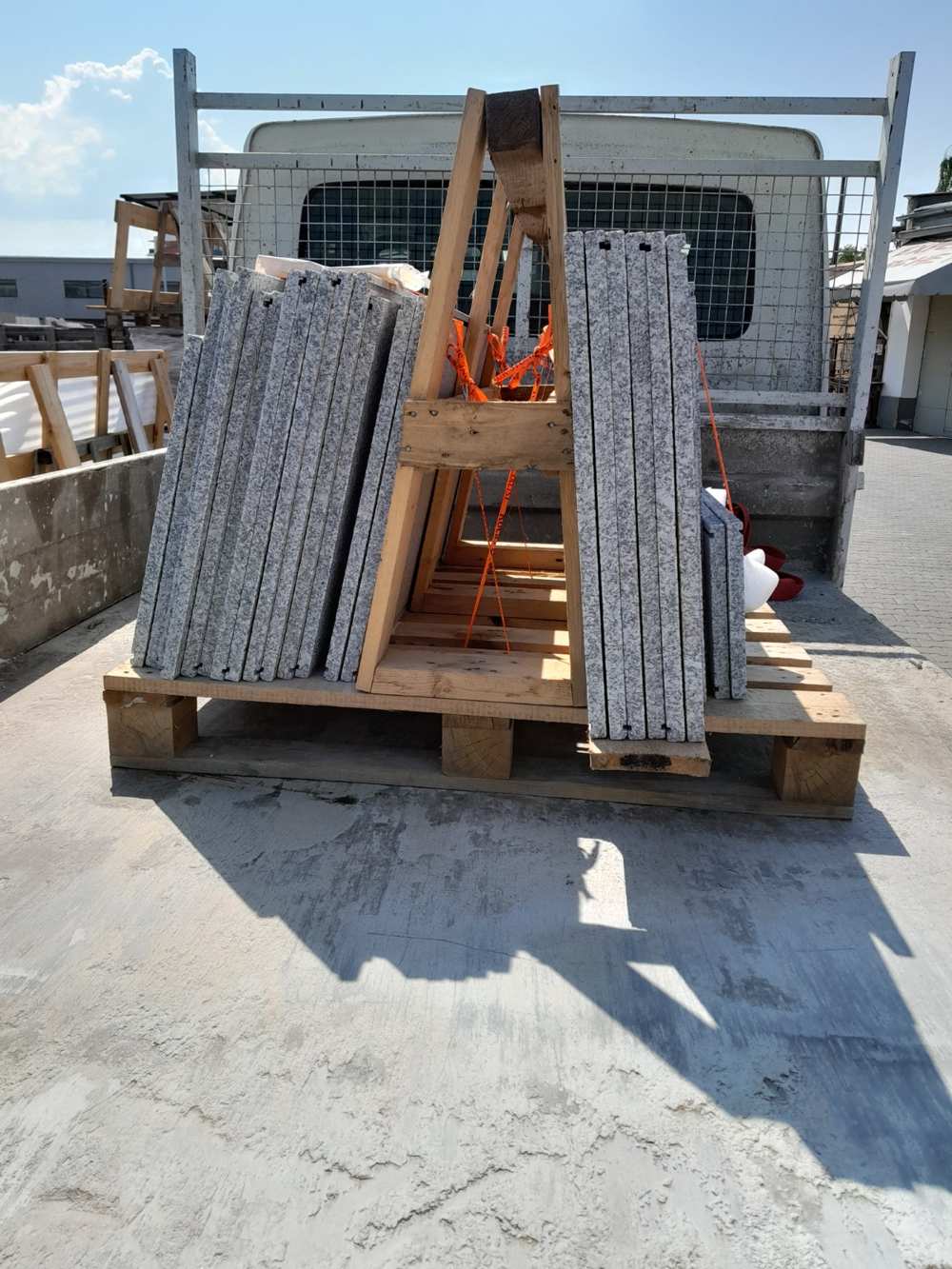 Transportul pieselor din marmura