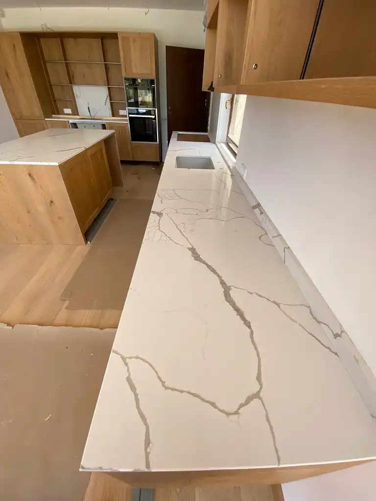 quartz compozit vs granit vs marmură